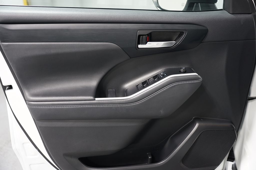 2022 Toyota Highlander XLE 31