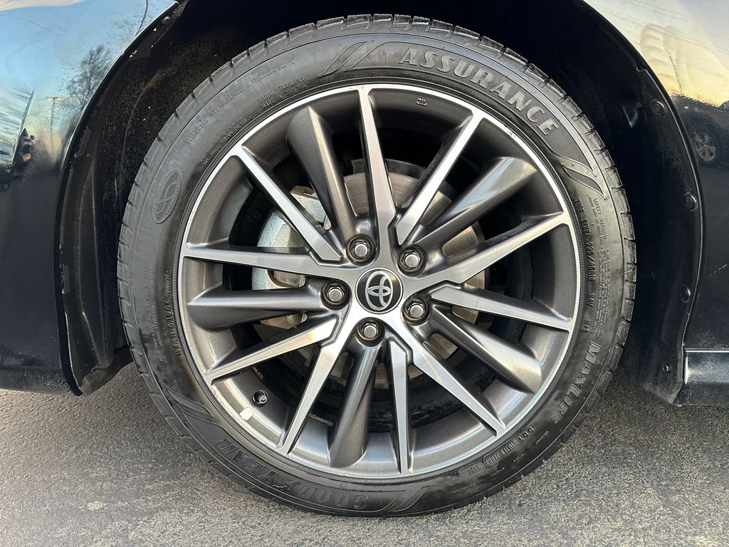 2022 Toyota Camry Hybrid XLE