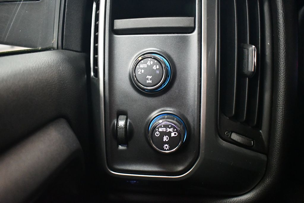 Thumbnail: 2015 Chevrolet Silverado 1500 - 17