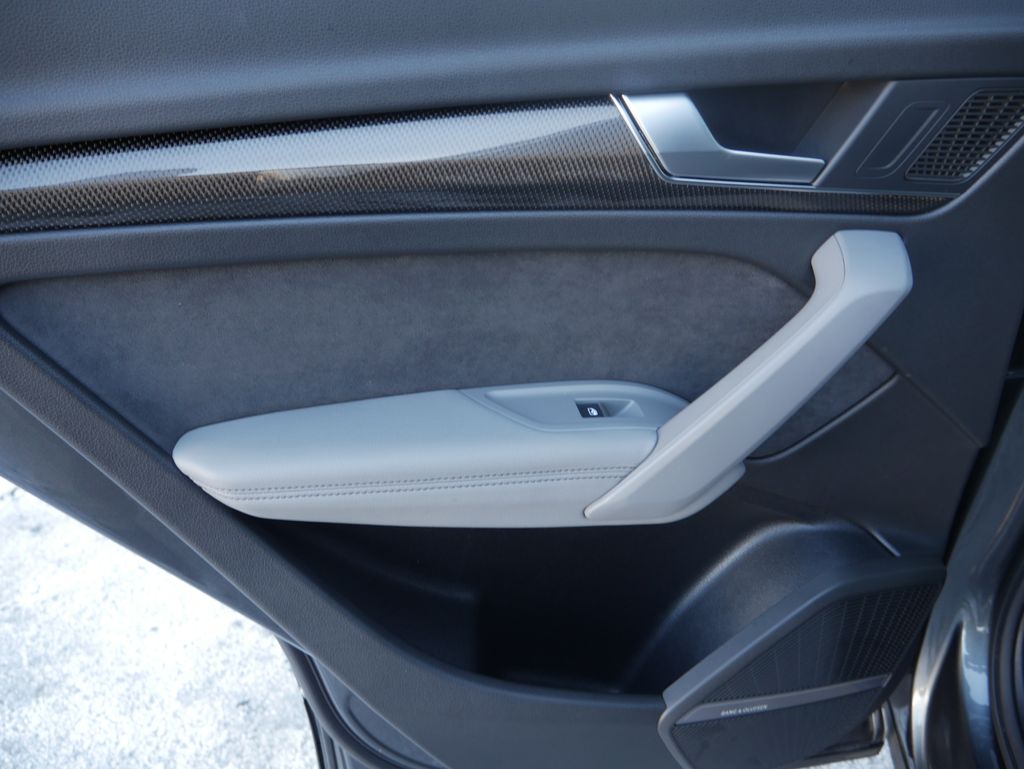 Thumbnail: 2023 Audi SQ5 - 20