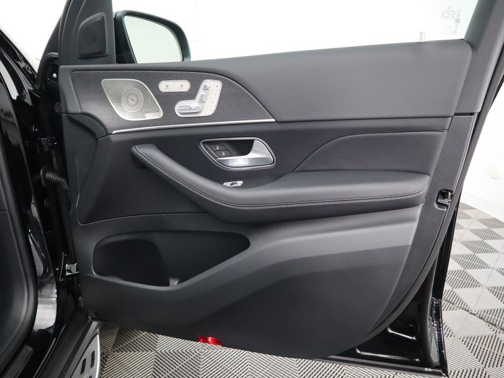 2025 Mercedes-Benz GLS 450 4MATIC 28