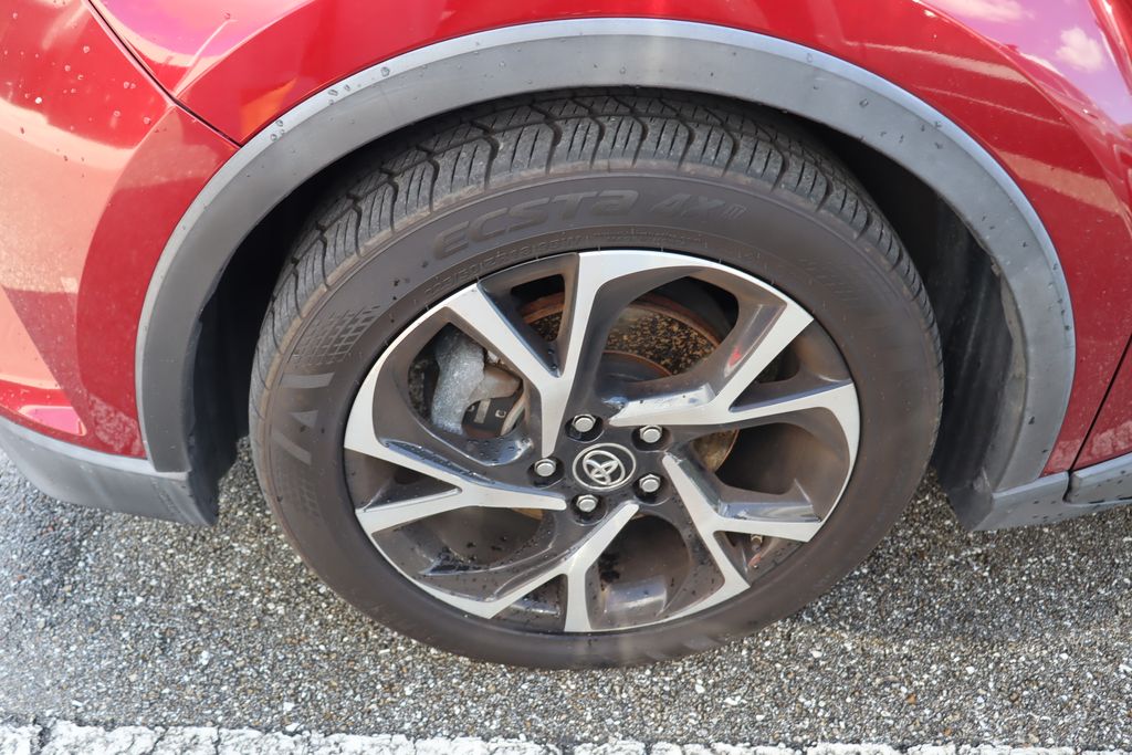 2018 Toyota C-HR XLE 4