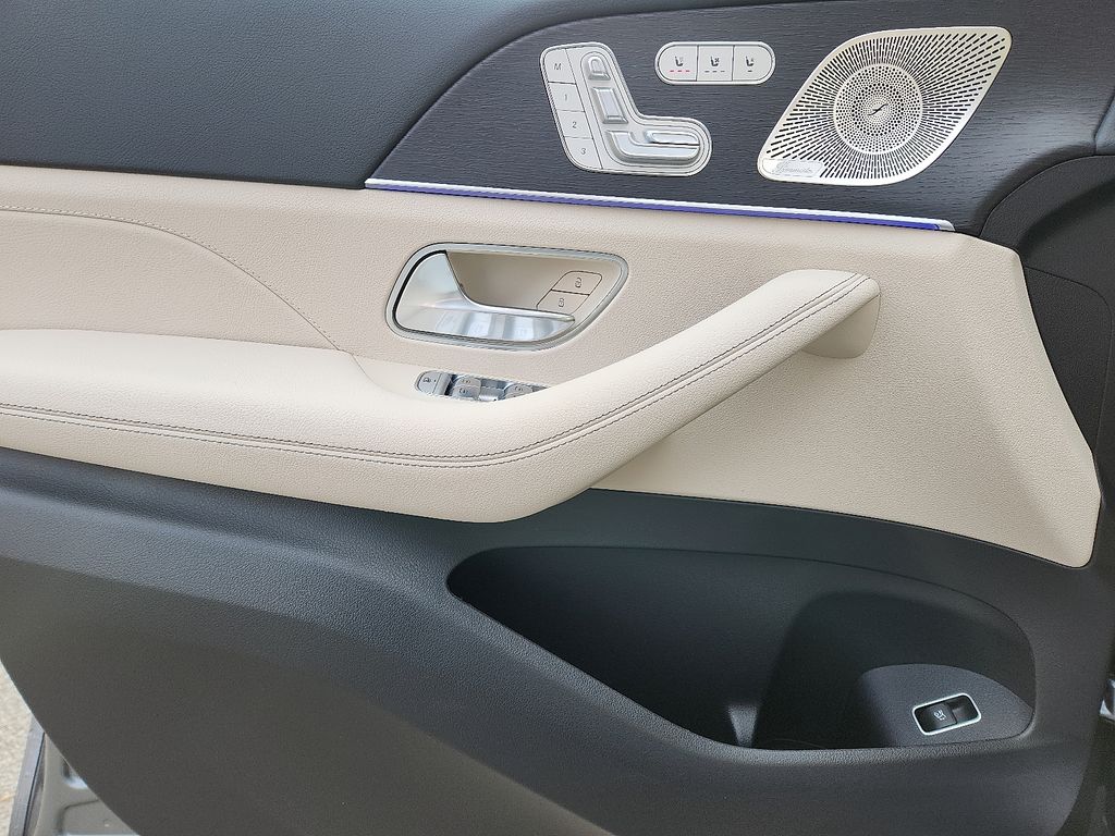 Thumbnail: 2026 Mercedes-Benz GLE - 8