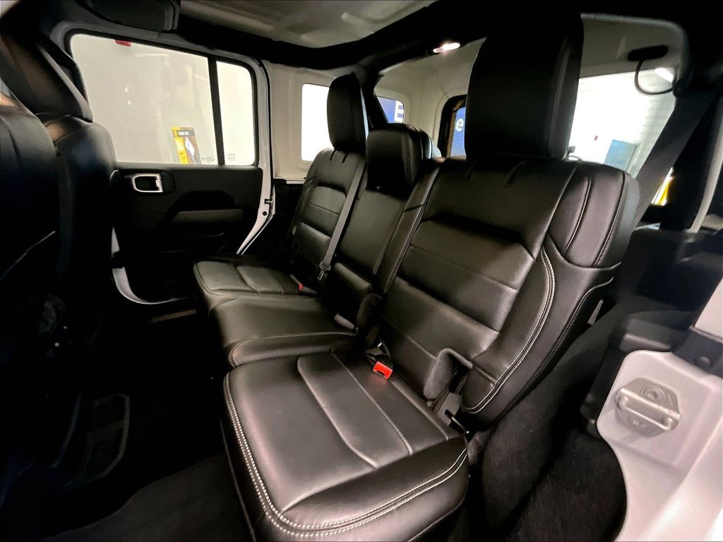 2021 Jeep Wrangler — photo 15