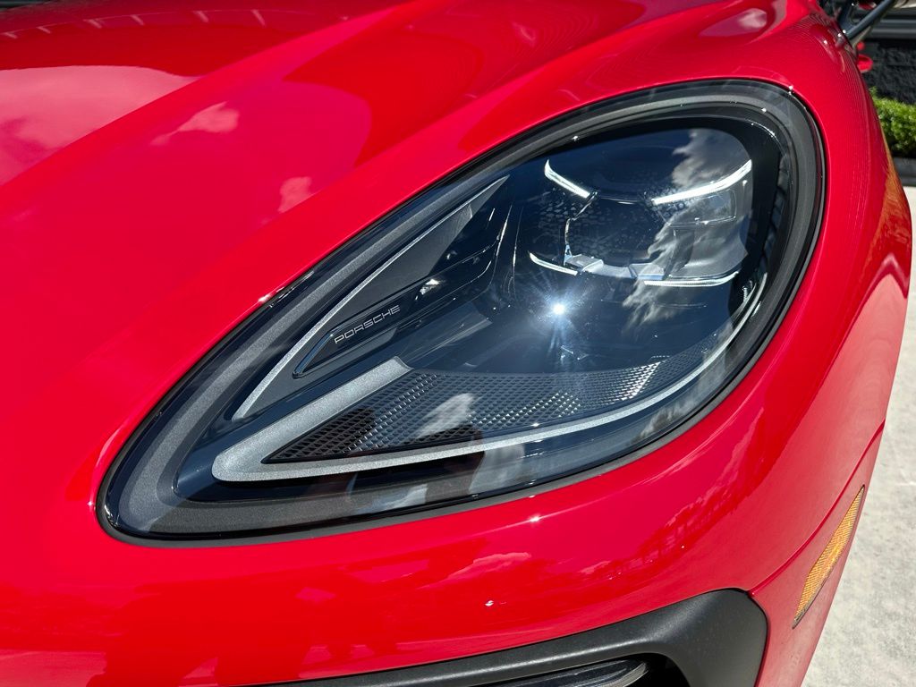 Thumbnail: 2026 Porsche Macan - 13