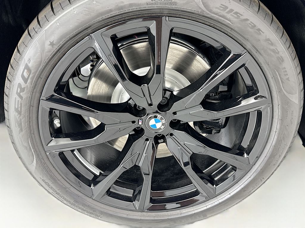 Thumbnail: 2027 BMW X7 - 32