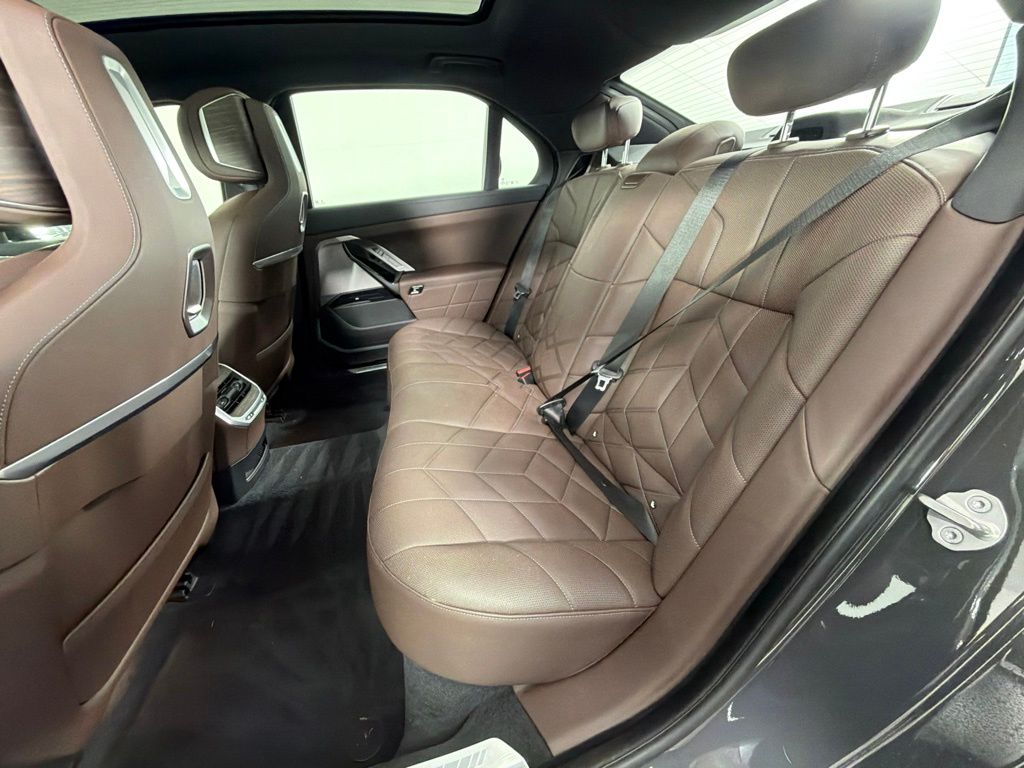 Thumbnail: 2023 BMW 7 Series - 16