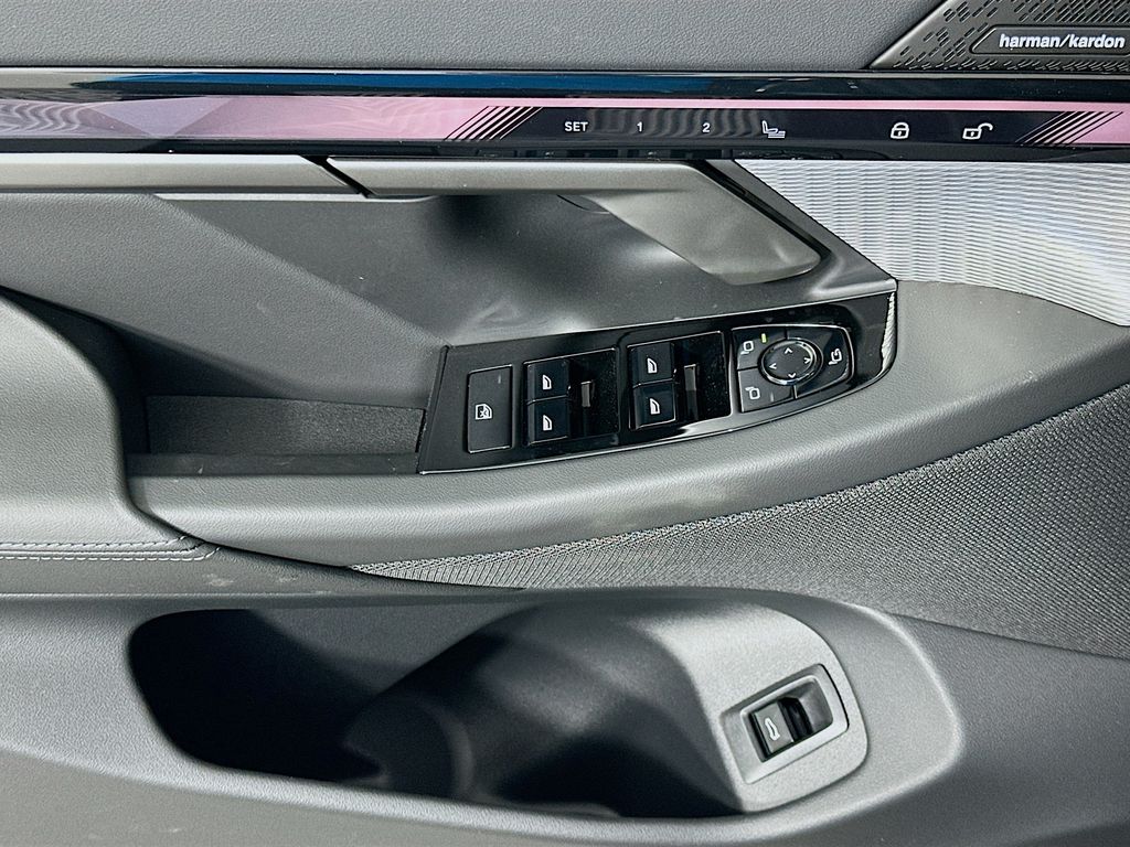 Thumbnail: 2027 BMW 5 Series - 20