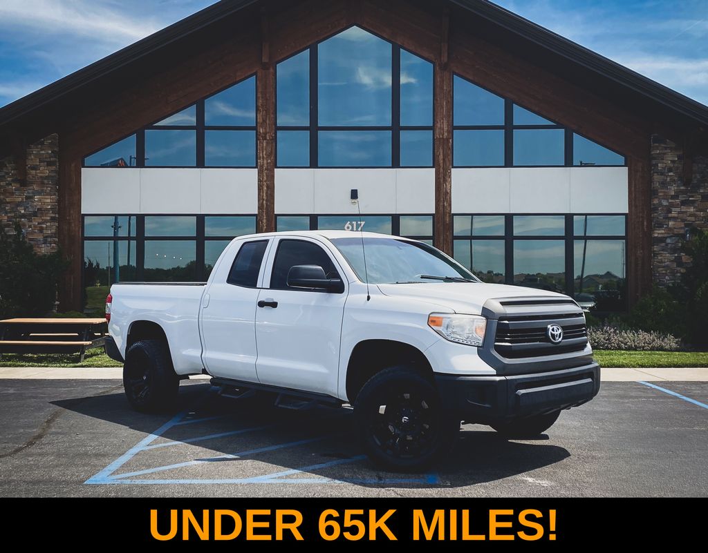 Super White 2016 Toyota Tundra Pickup Truck Four-Wheel Drive 6-Speed Automatic Overdrive