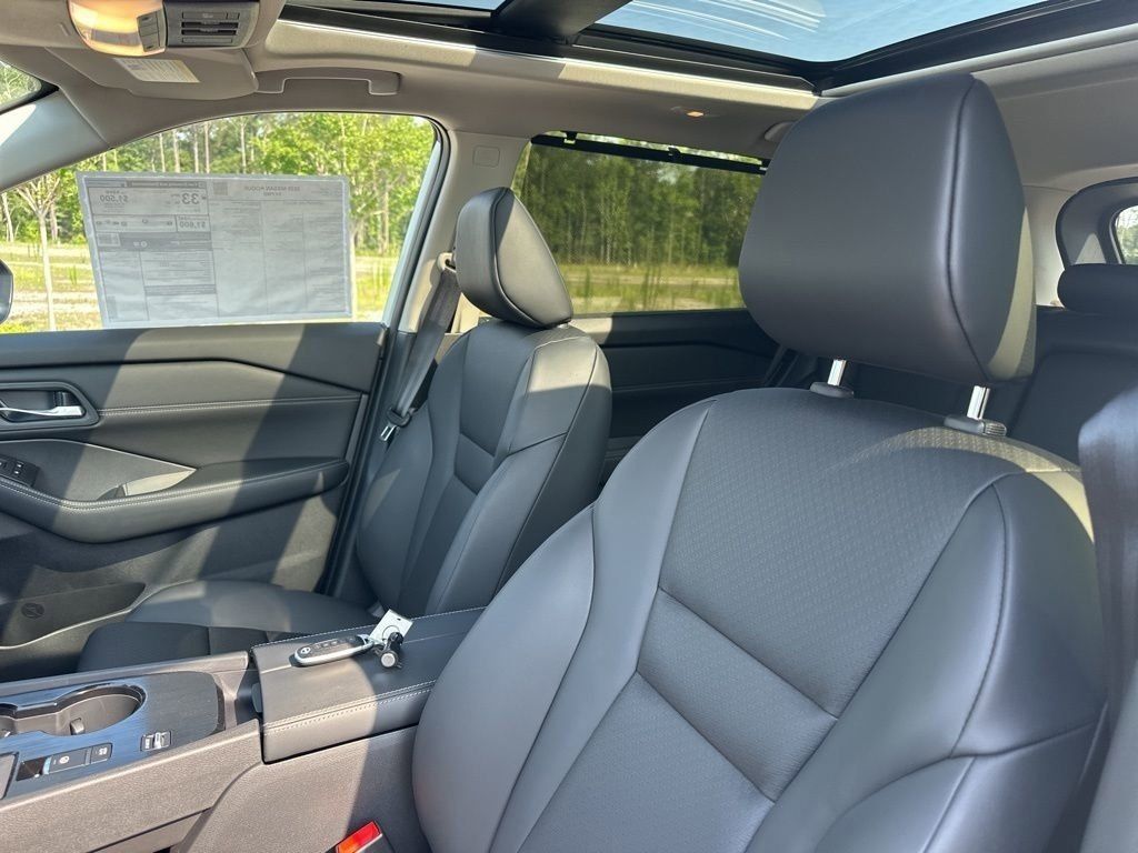 2025 Everest White Pearl Nissan Rogue SV FWD SUV