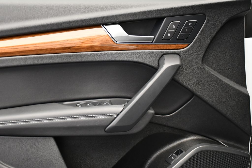 2022 Audi Q5 e Premium Plus 32