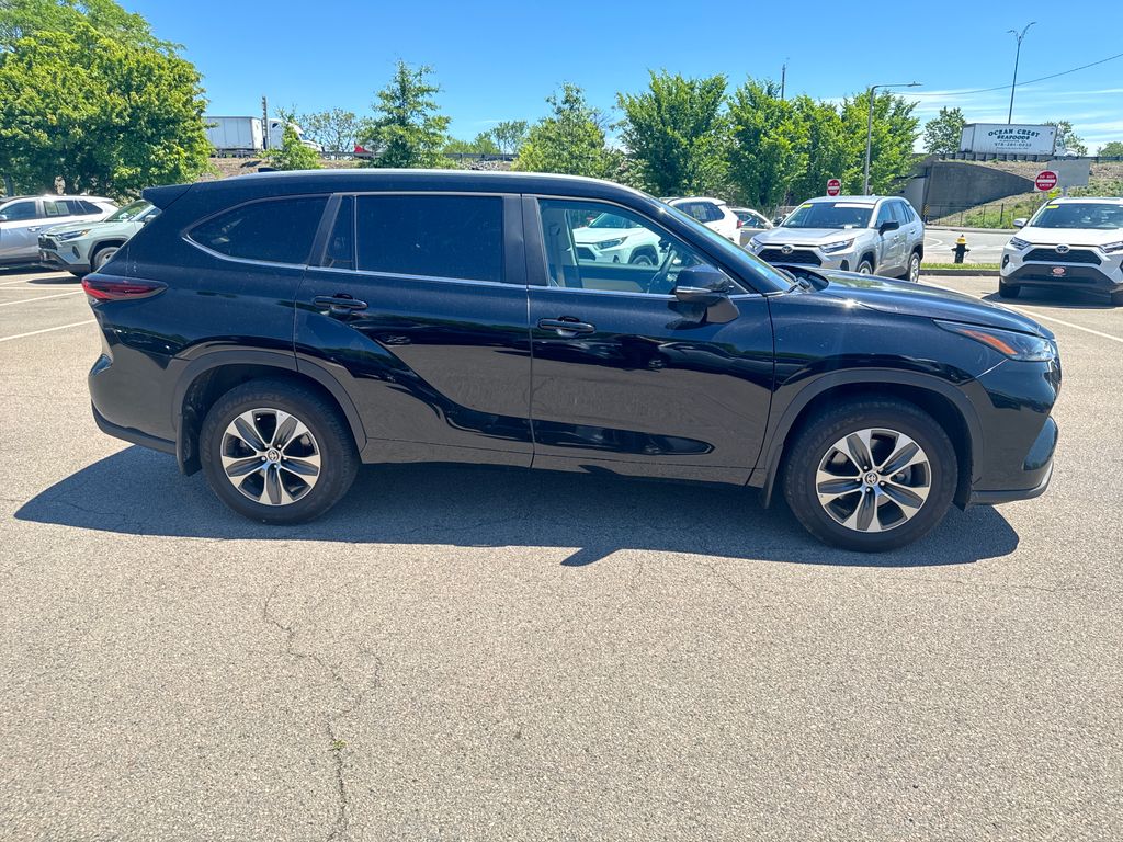 Used 2025 Black Toyota XLE image 8