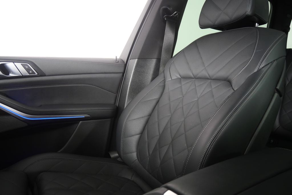 Thumbnail: 2025 BMW X5 - 25