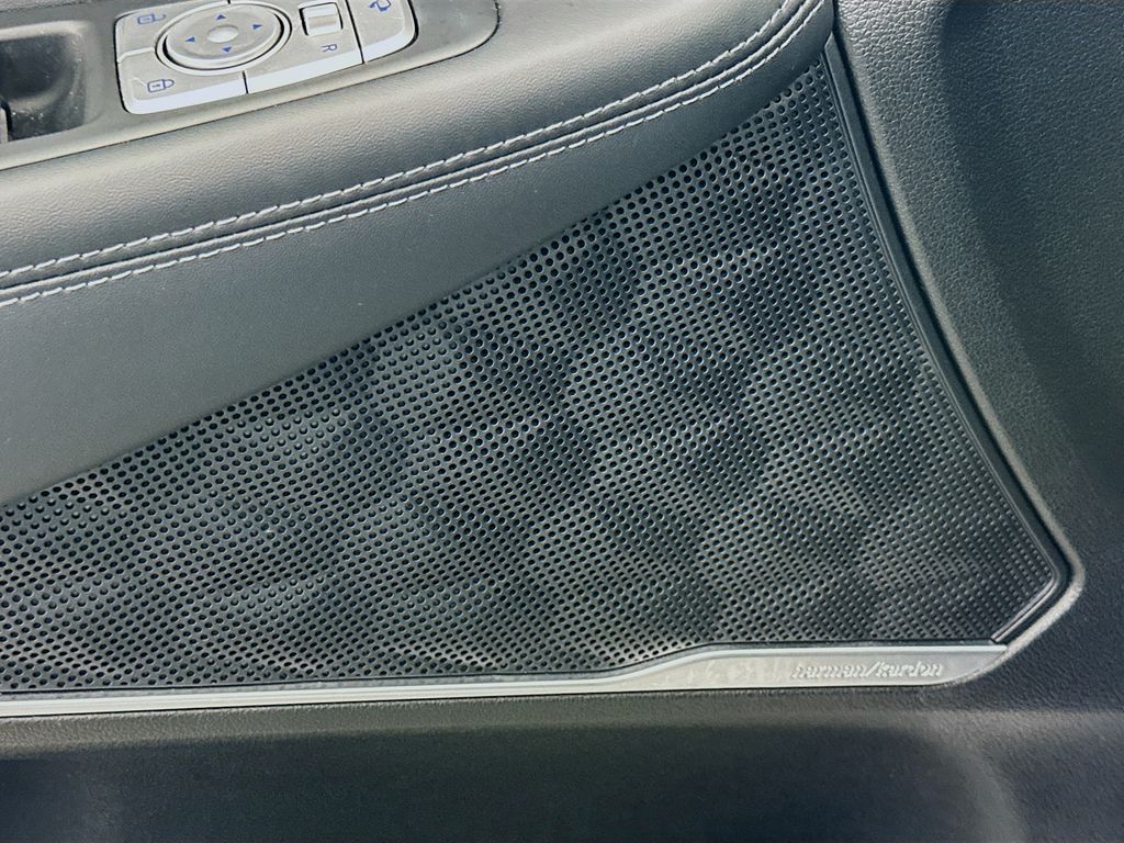 Thumbnail: 2022 Hyundai Santa Fe - 19