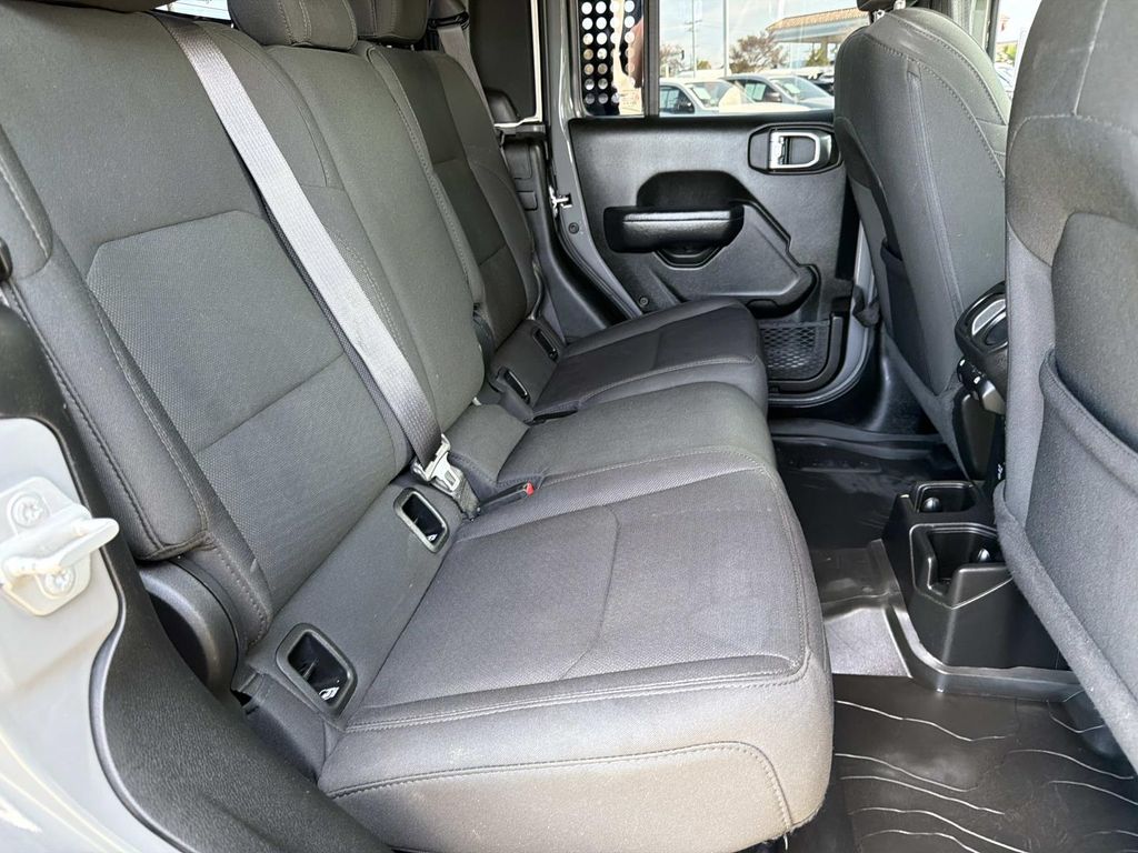 Used 2023 Jeep Gladiator Willys 4D Crew Cab