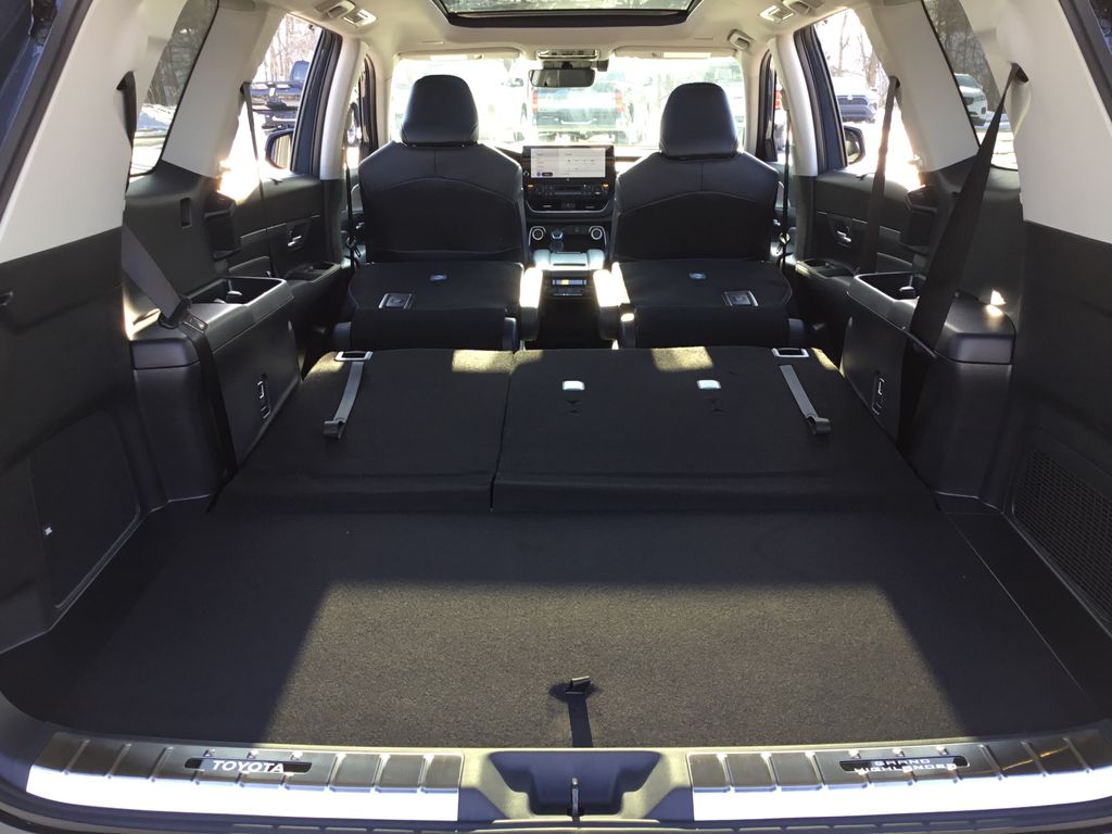 Thumbnail: 2026 Toyota Grand Highlander - 18