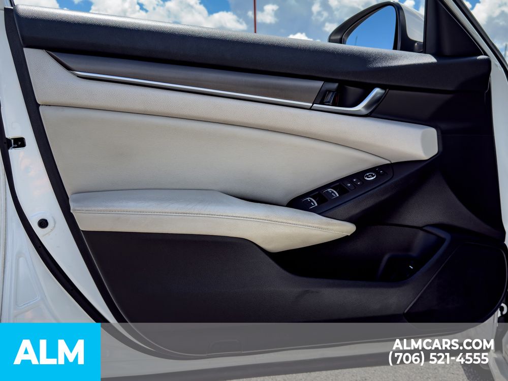 Used 2018 White Honda LX image 12