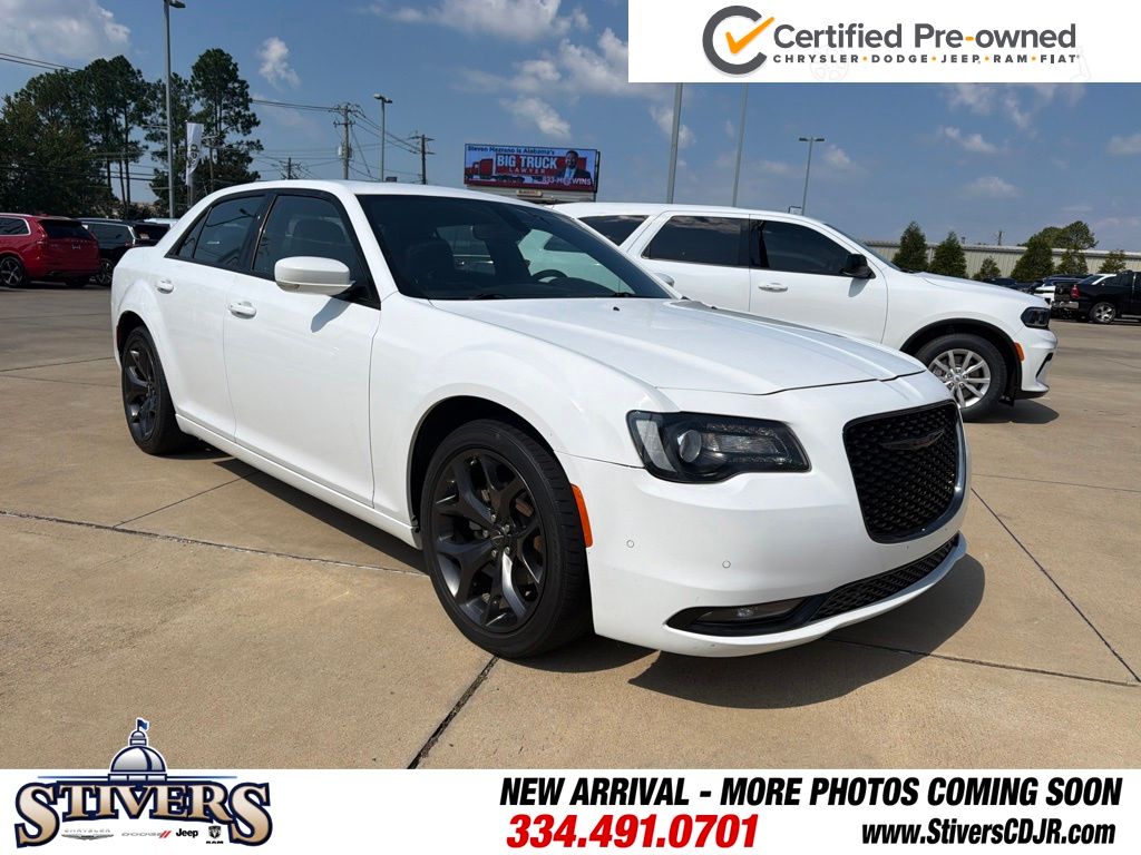 Bright White Clearcoat 2023 Chrysler 300 Sedan Rear-Wheel Drive 8-Speed Automatic