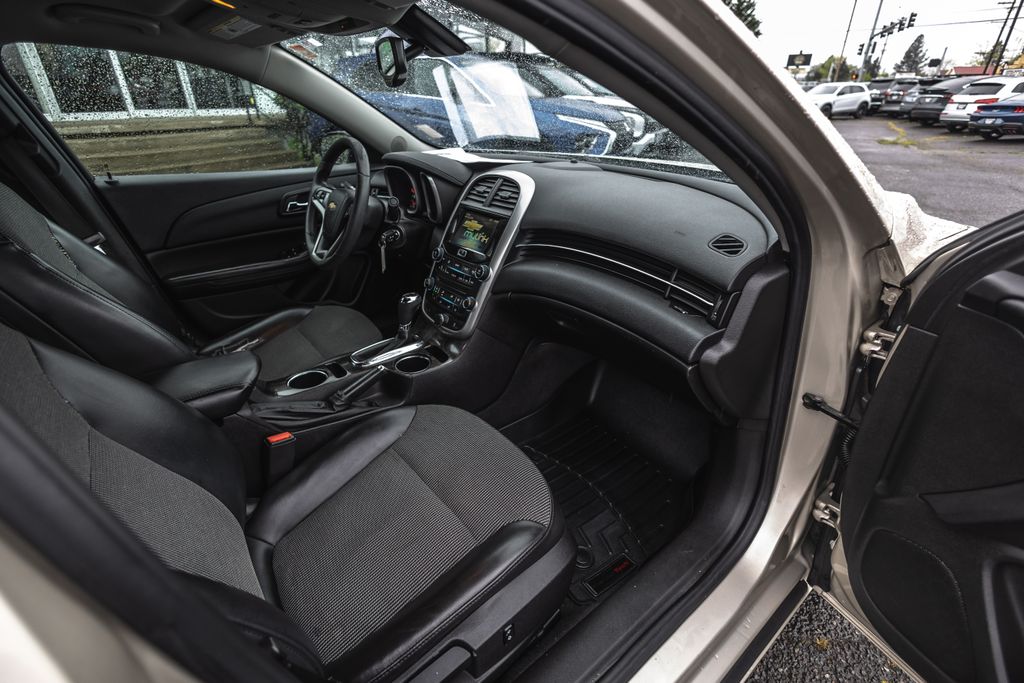 2015 Chevrolet Malibu LT thumbnail 25