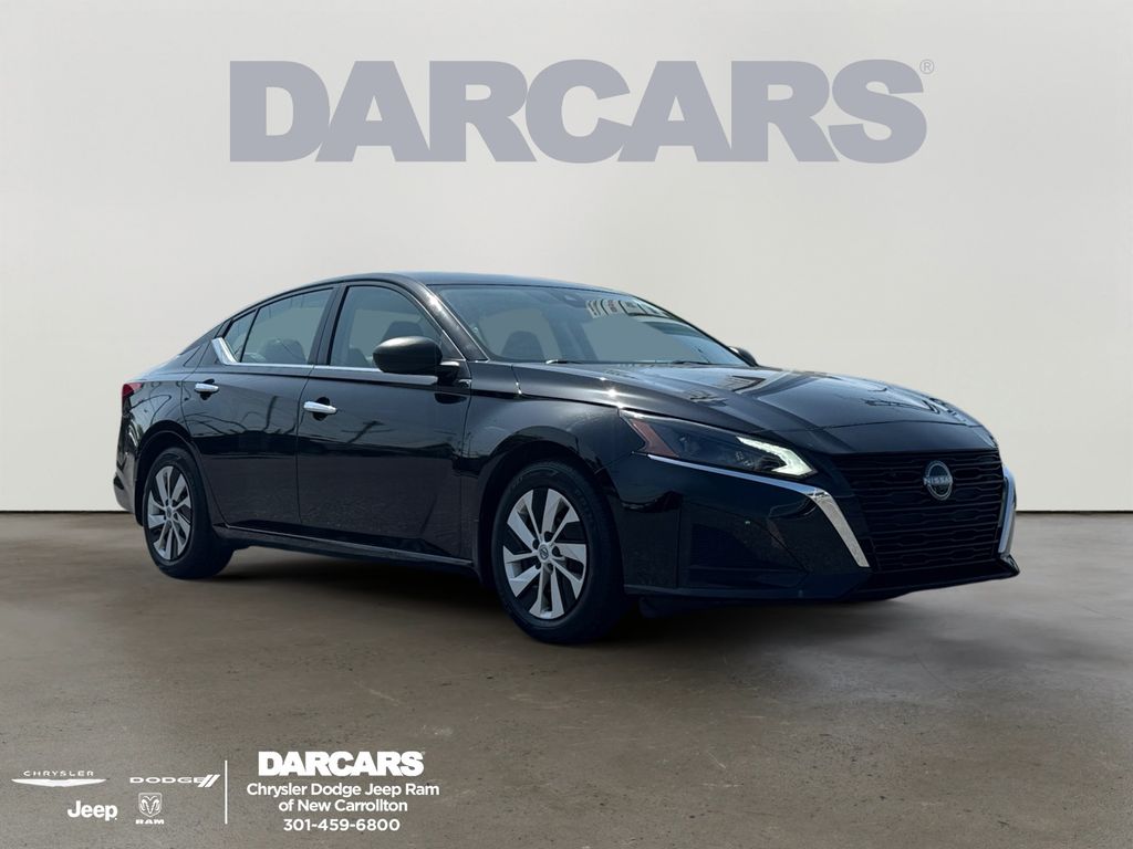 Super Black Clearcoat 2024 Nissan Altima Sedan Front-Wheel Drive Continuously Variable Transmission