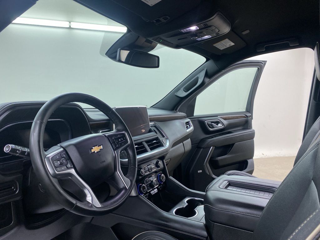 2023 Chevrolet Suburban Premier photo