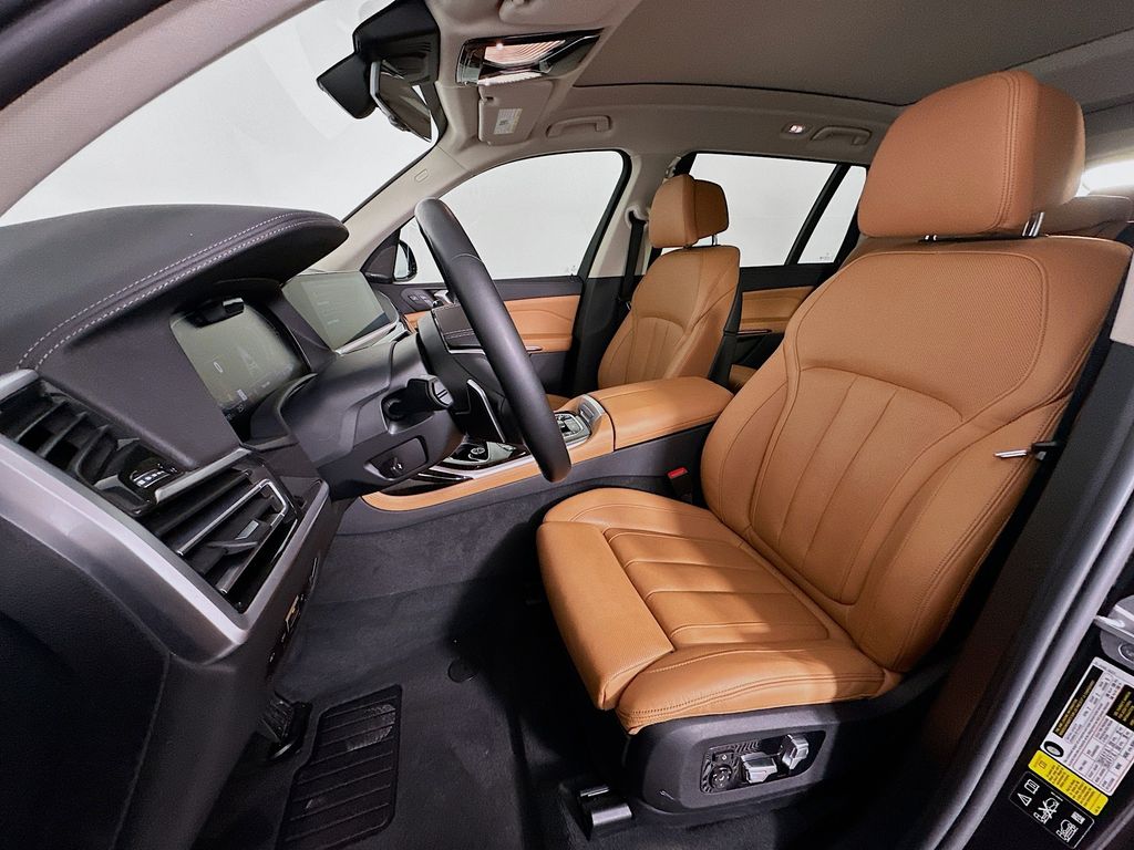 Thumbnail: 2021 BMW X7 - 21