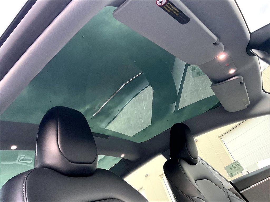 2025 Tesla Model 3 — photo 18
