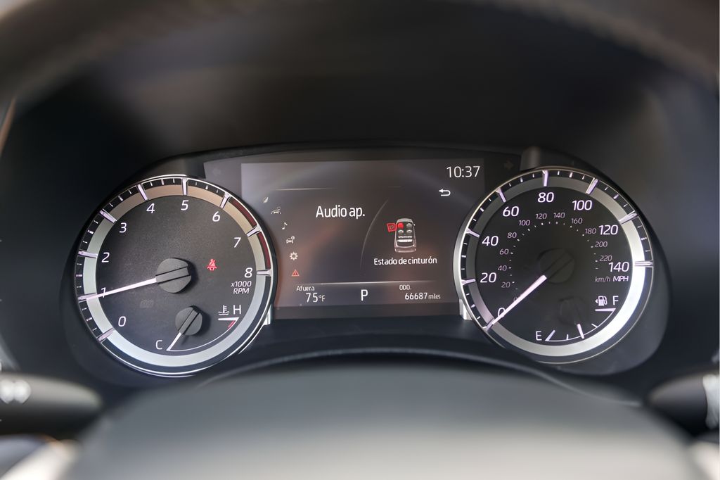 Used Car 2023 Toyota Highlander  Xle For Sale Under $35,000 In Austin, Texas