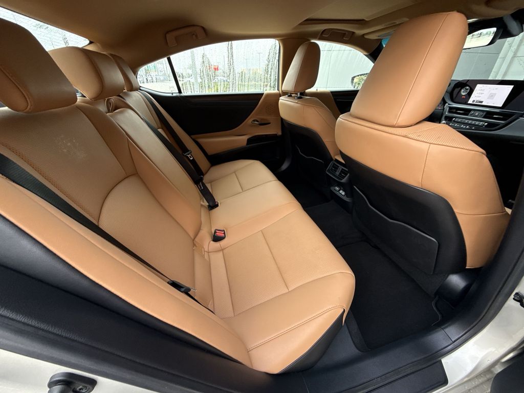 Thumbnail: 2025 Lexus ES - 17