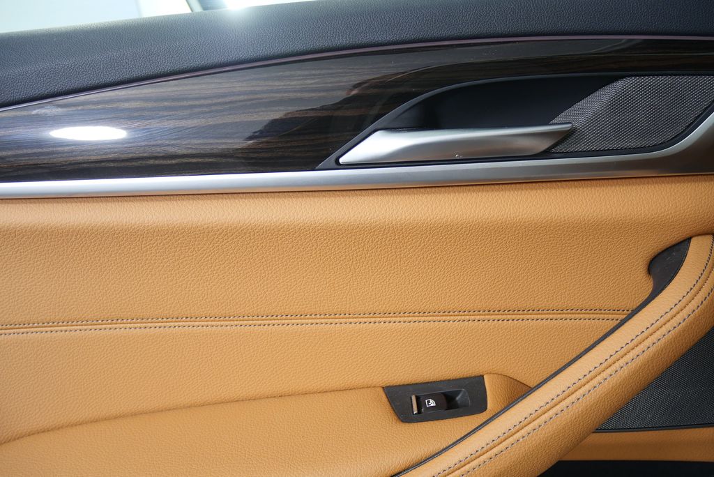 Thumbnail: 2023 BMW 5 Series - 14