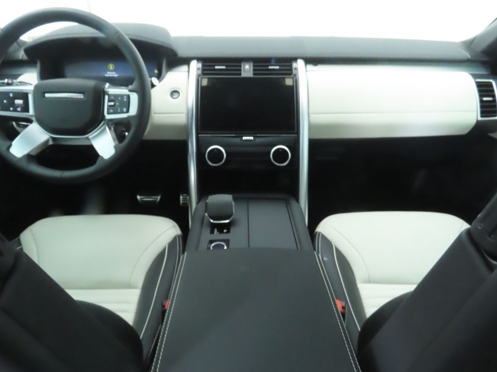 Thumbnail: 2024 Land Rover Discovery - 13