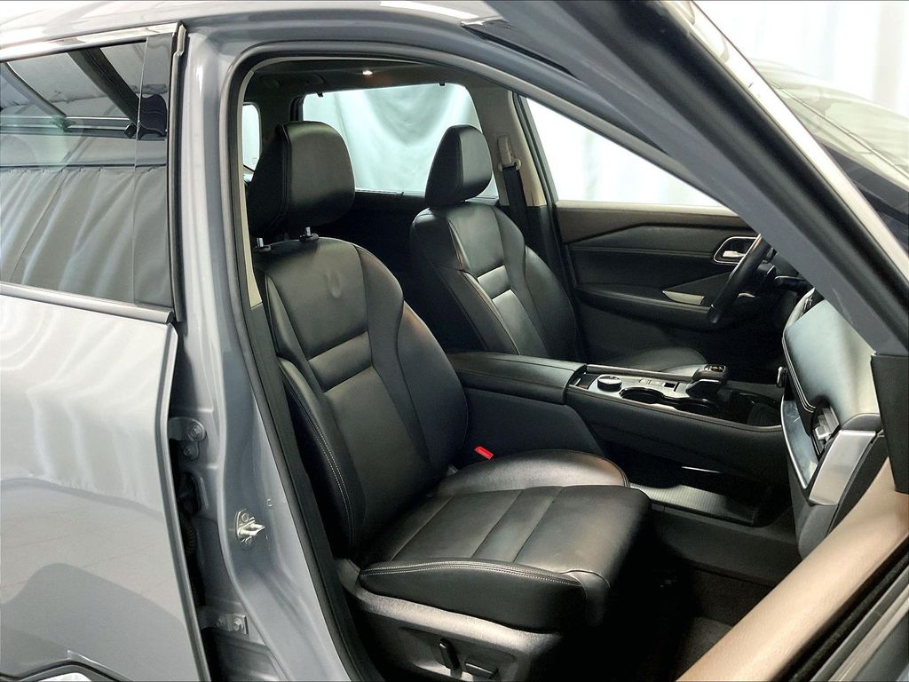 2021 Nissan Rogue — photo 11