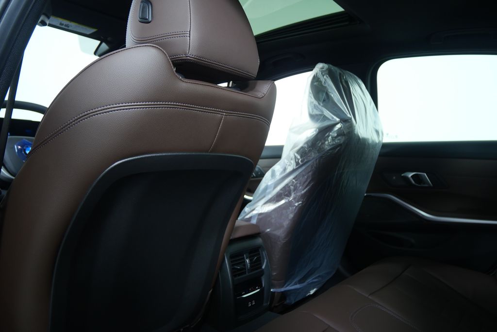 Thumbnail: 2025 BMW 3 Series - 17