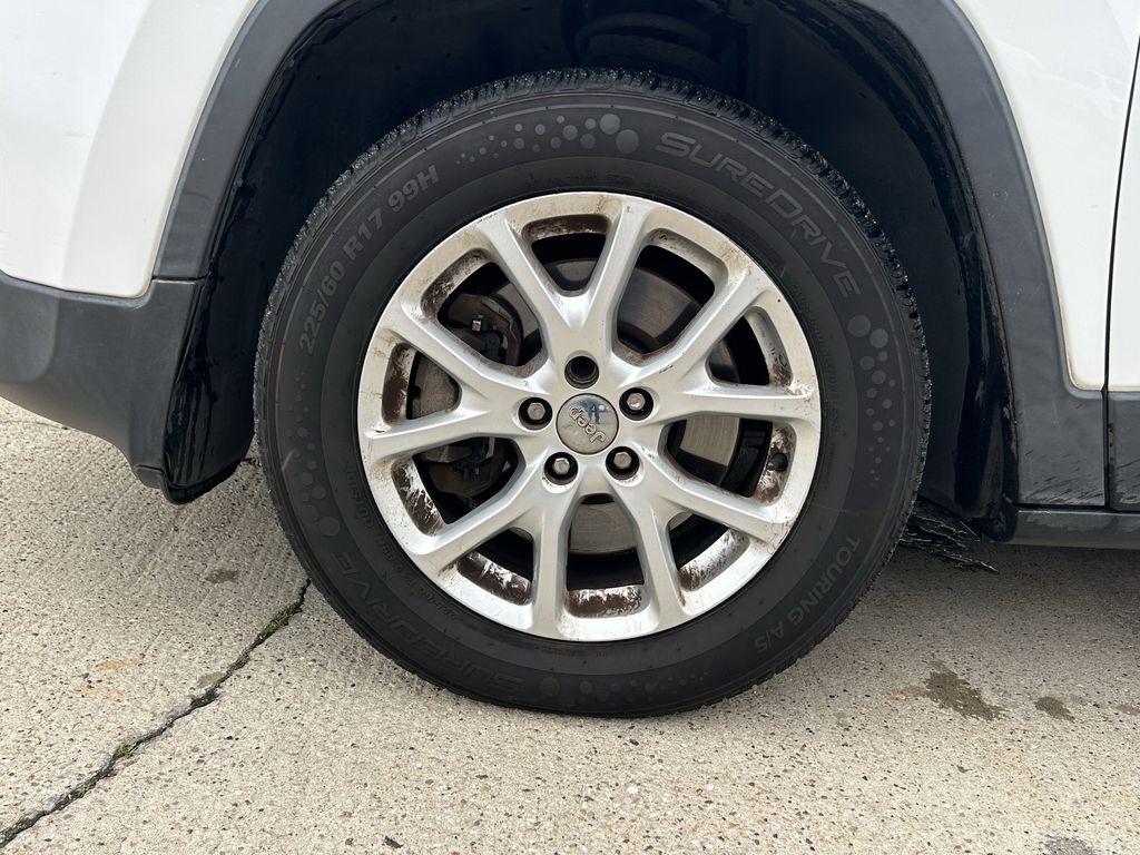 2015 Jeep Cherokee Latitude White at Shottenkirk Kia Fort Bend