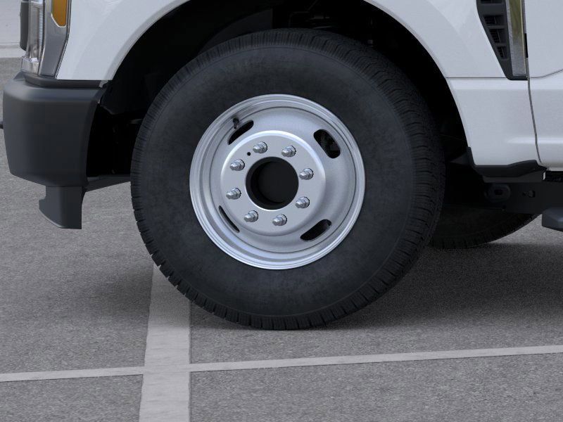 New 2025 Ford Super Duty F-350 Chassis Regular Cab (DRW) 169" Wheelbase XL