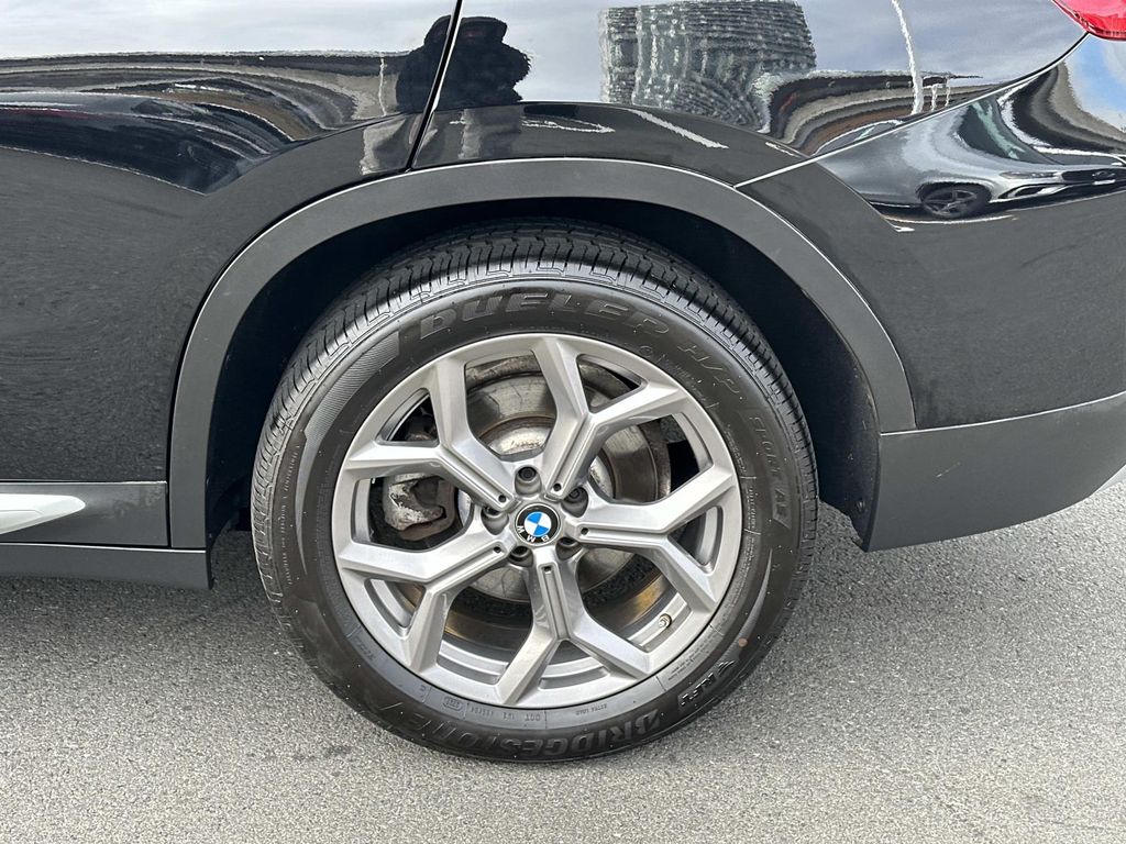 Thumbnail: 2023 BMW X4 - 15