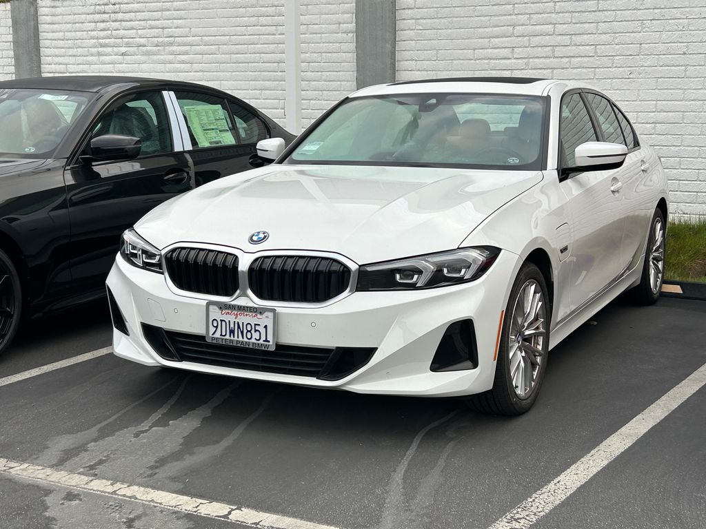 Thumbnail: 2023 BMW 3 Series - 2