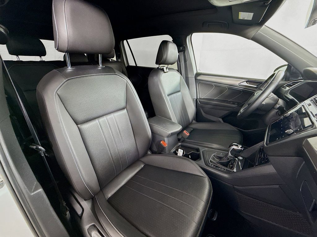 Thumbnail: 2023 Volkswagen Tiguan - 28