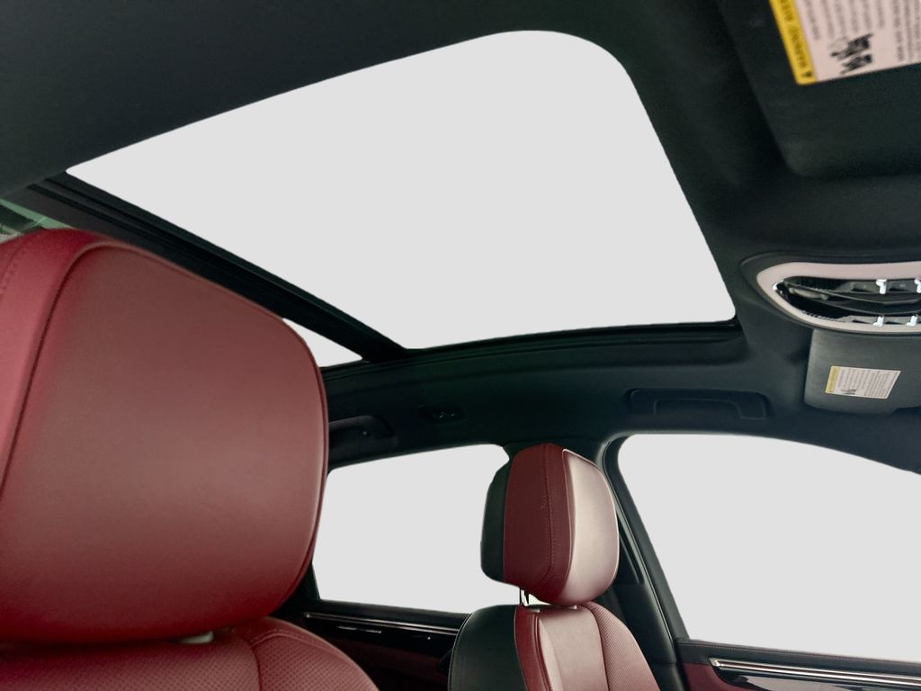 Thumbnail: 2023 Porsche Macan - 20