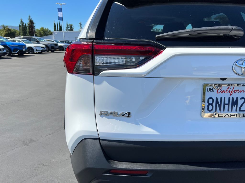 2019 Toyota RAV4 XLE Premium 10