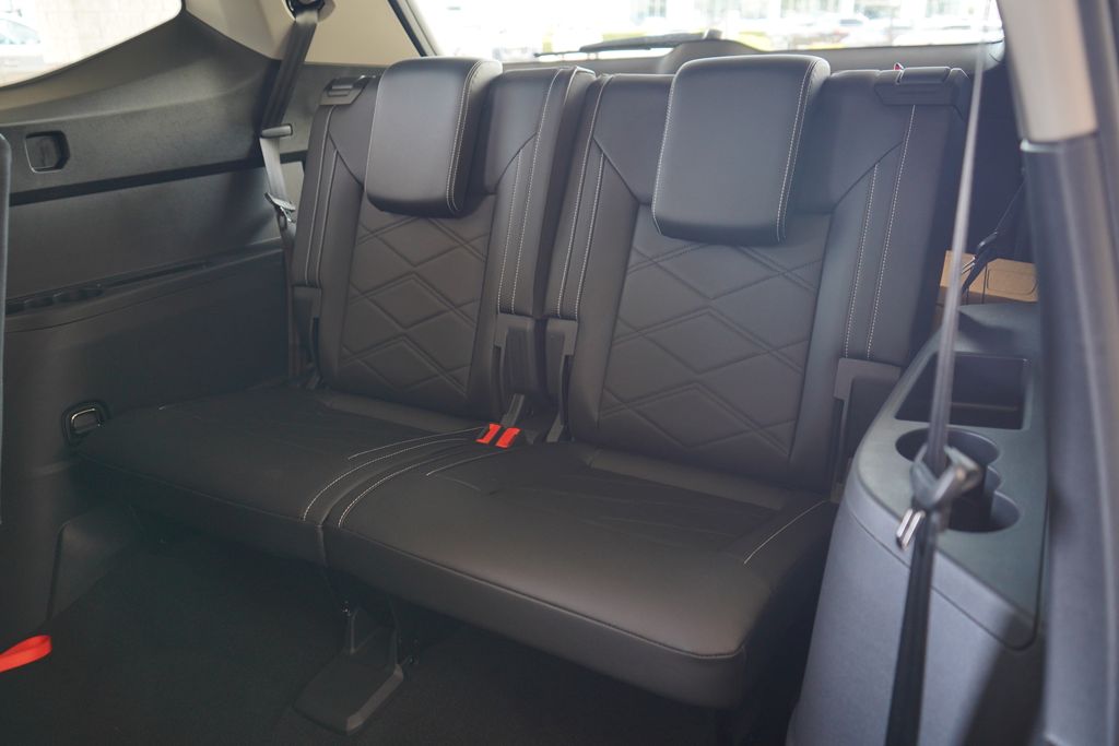 2025 Volkswagen Atlas SE 8