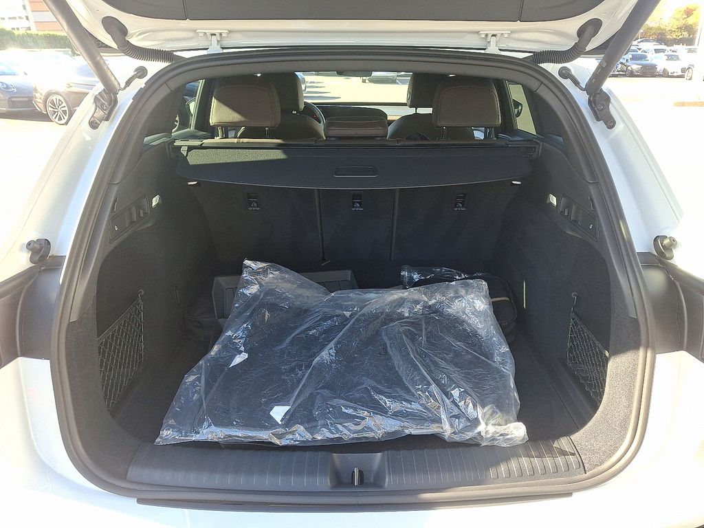 Thumbnail: 2025 Audi Q6 e-tron - 27