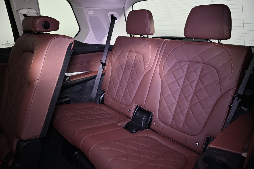 Thumbnail: 2026 BMW X7 - 26