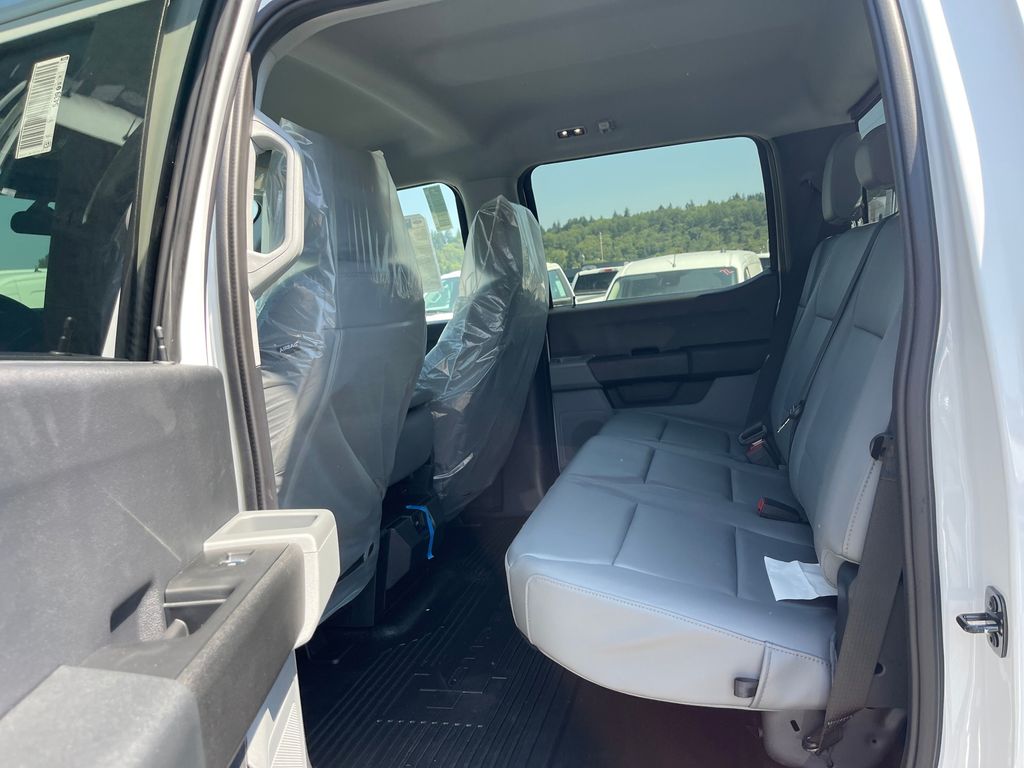 New 2024 Ford Super Duty F-450 Chassis Crew Cab (DRW) 203" Wheelbase XL