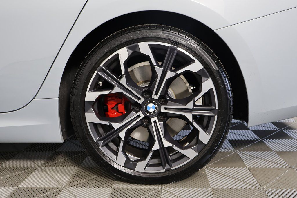 Thumbnail: 2025 BMW 3 Series - 16