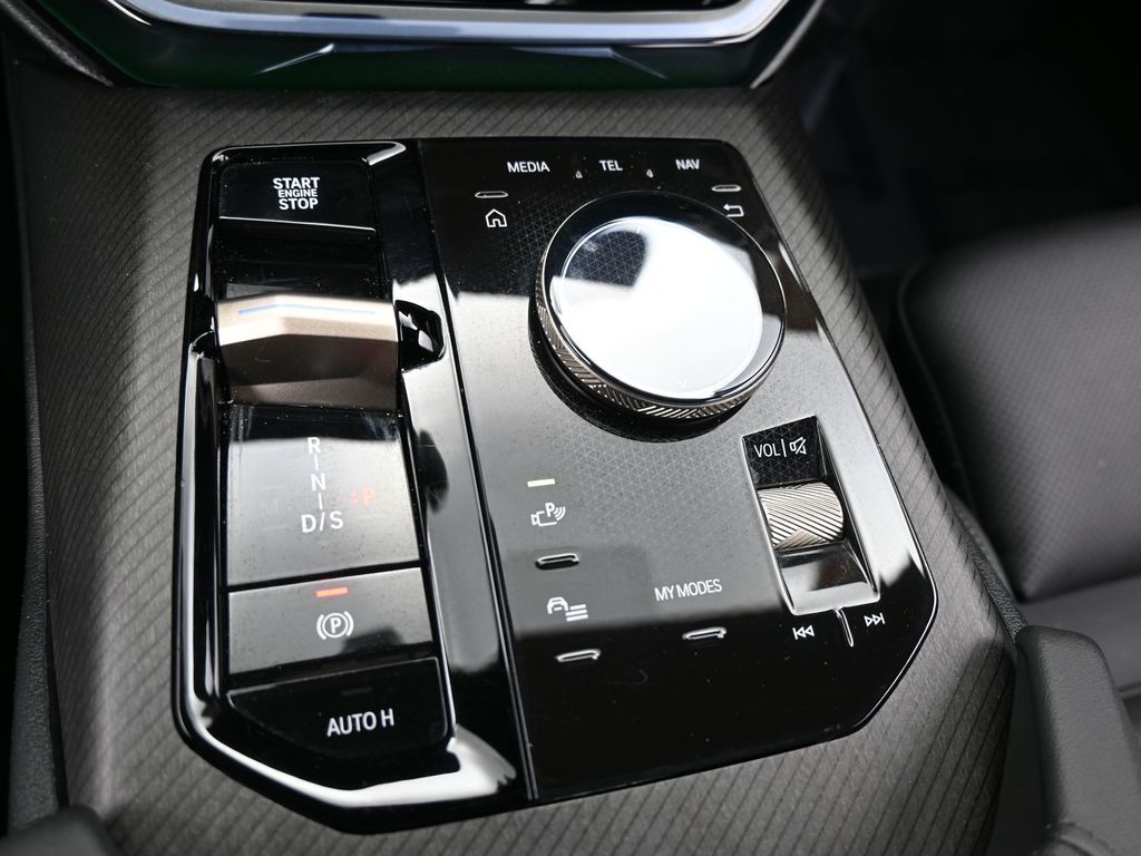 Used 2025 White Metallic BMW 30 xDrive image 26