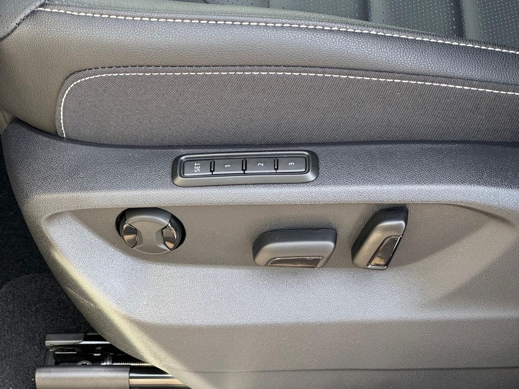 New 2026 Opal White Pearl Volkswagen 2.0T SEL image 9