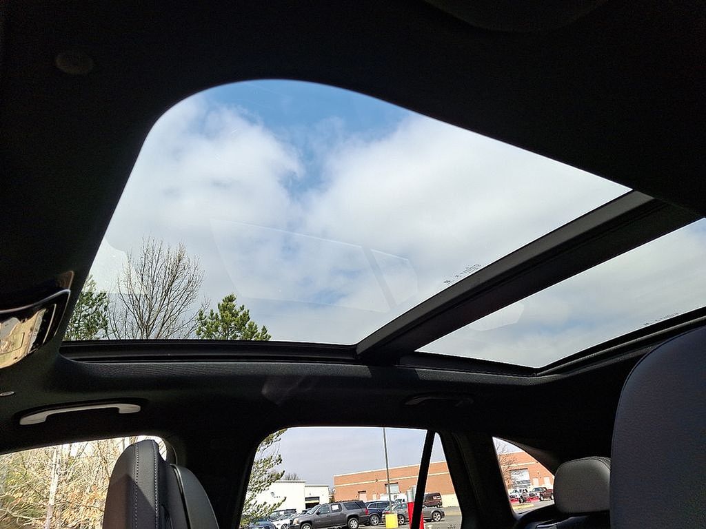 Thumbnail: 2025 Mercedes-Benz GLC - 10