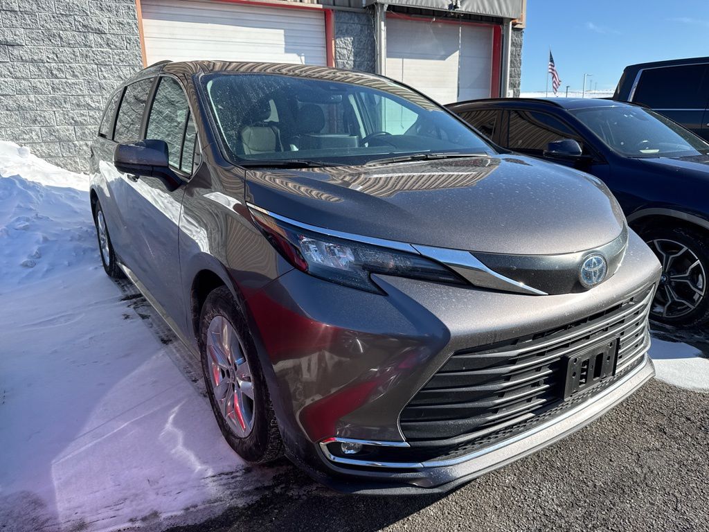 2024 Toyota Sienna XLE 7-Passenger AWD