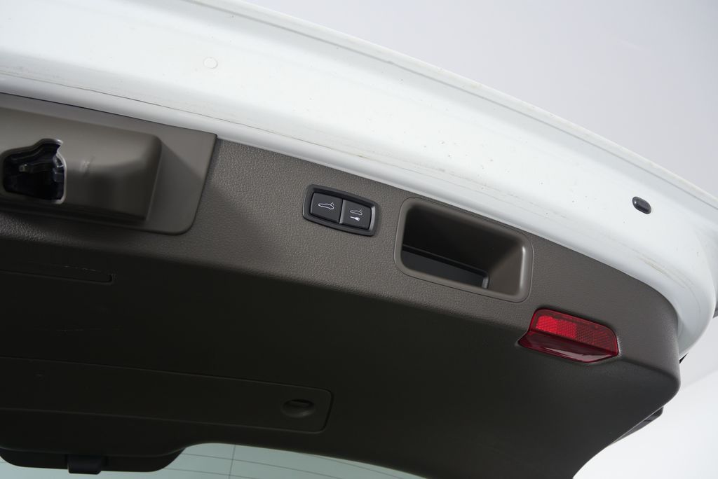 Thumbnail: 2016 Porsche Macan - 18